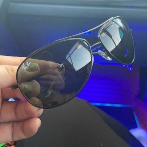 Men’s or woman’s RayBan aviators